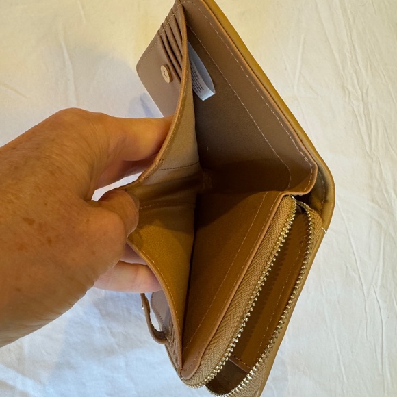 Poppy and Peonies Wallet, Woven Bifold Camel, Limited Edition - Picture 4 of 5